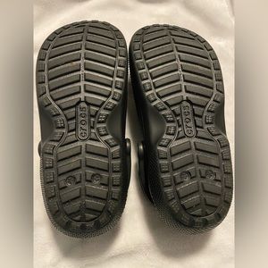 Fur Lined Crocs w7/ m5. originally bought from crocs.com. worn once/ like new